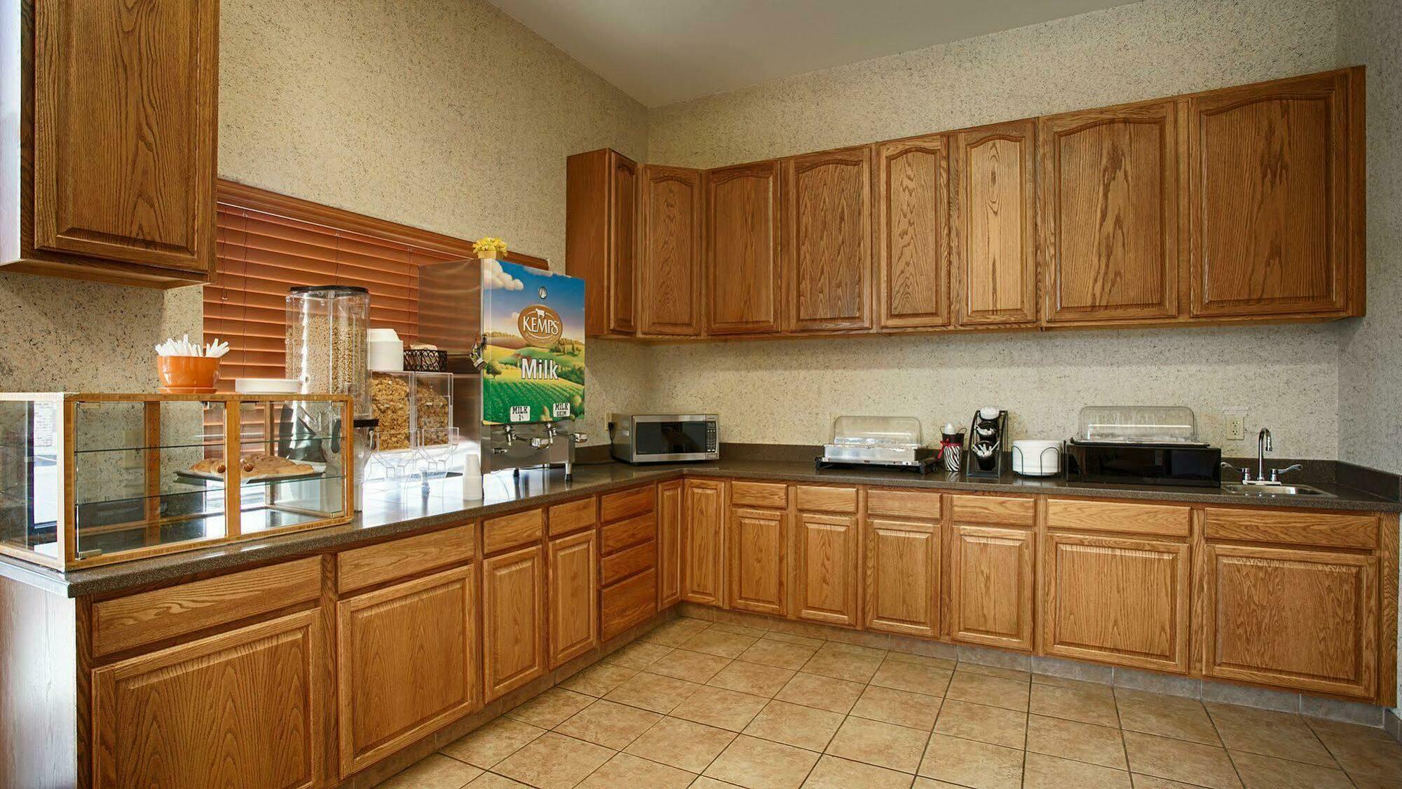 Best Western Plains Motel Волл Екстер'єр фото